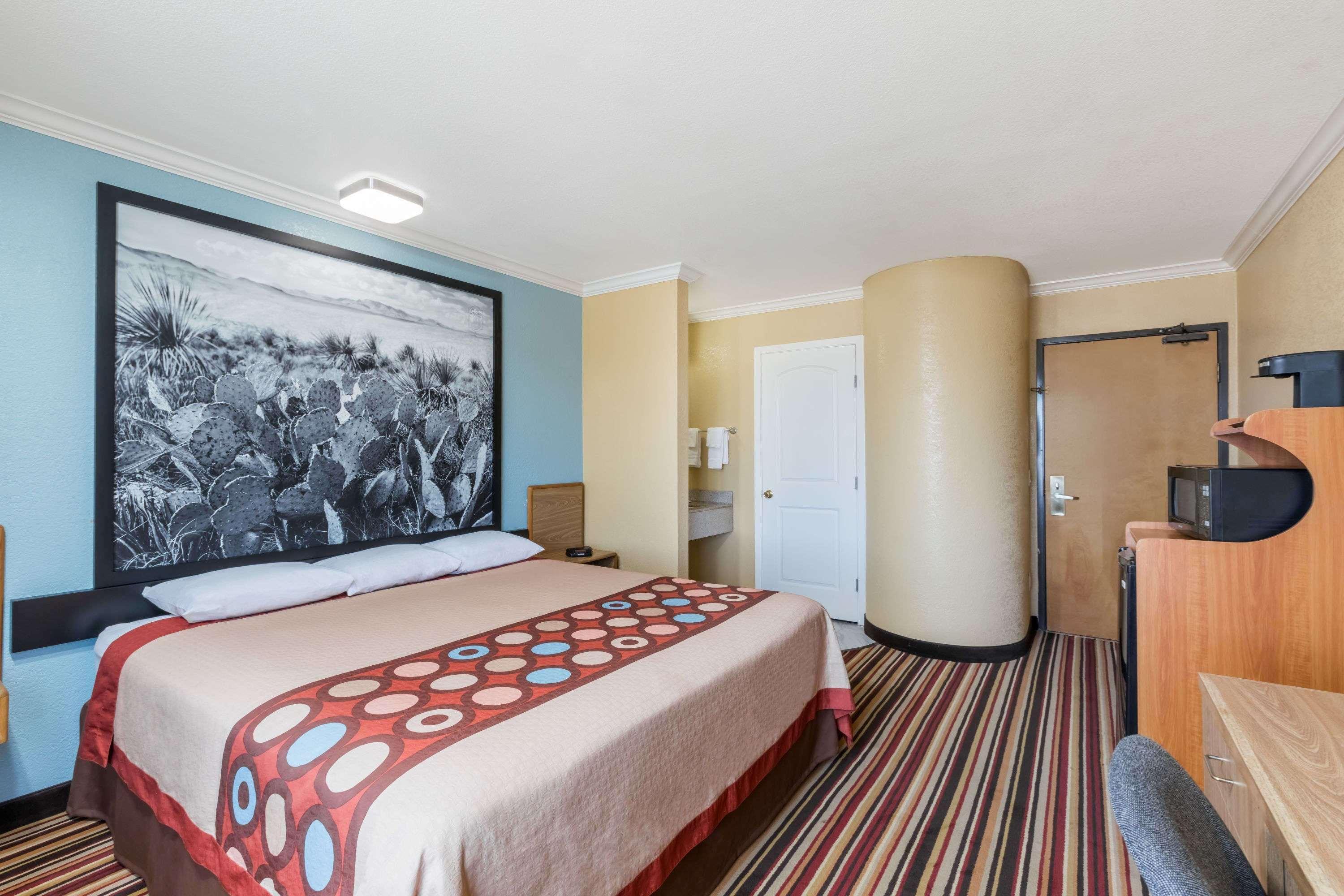 Super 8 By Wyndham Midland Motel Dış mekan fotoğraf
