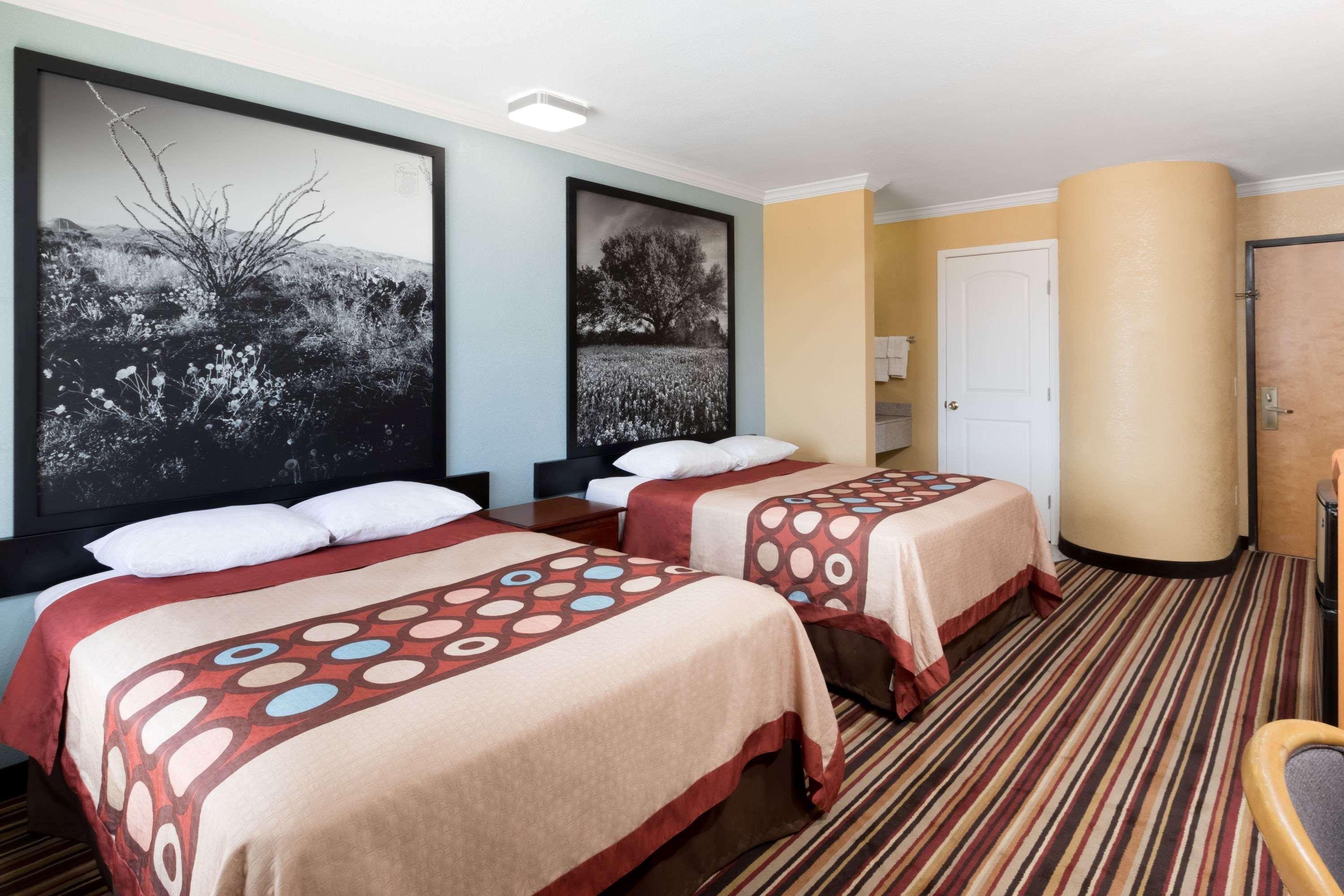 Super 8 By Wyndham Midland Motel Dış mekan fotoğraf
