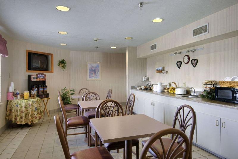 Super 8 By Wyndham Midland Motel Dış mekan fotoğraf