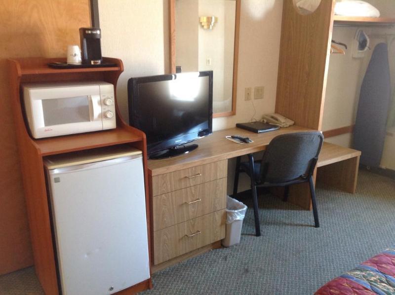 Super 8 By Wyndham Midland Motel Dış mekan fotoğraf